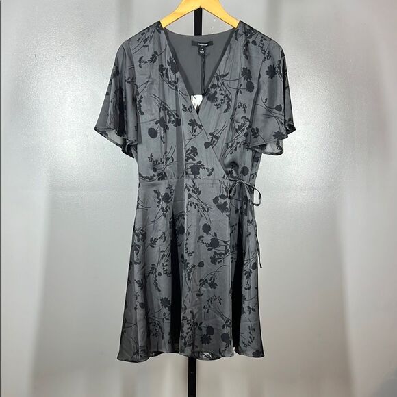 41 Hawthorn Gray Ruched Sundress V-Neck Flutter Sleeve - Picture 1 of 8